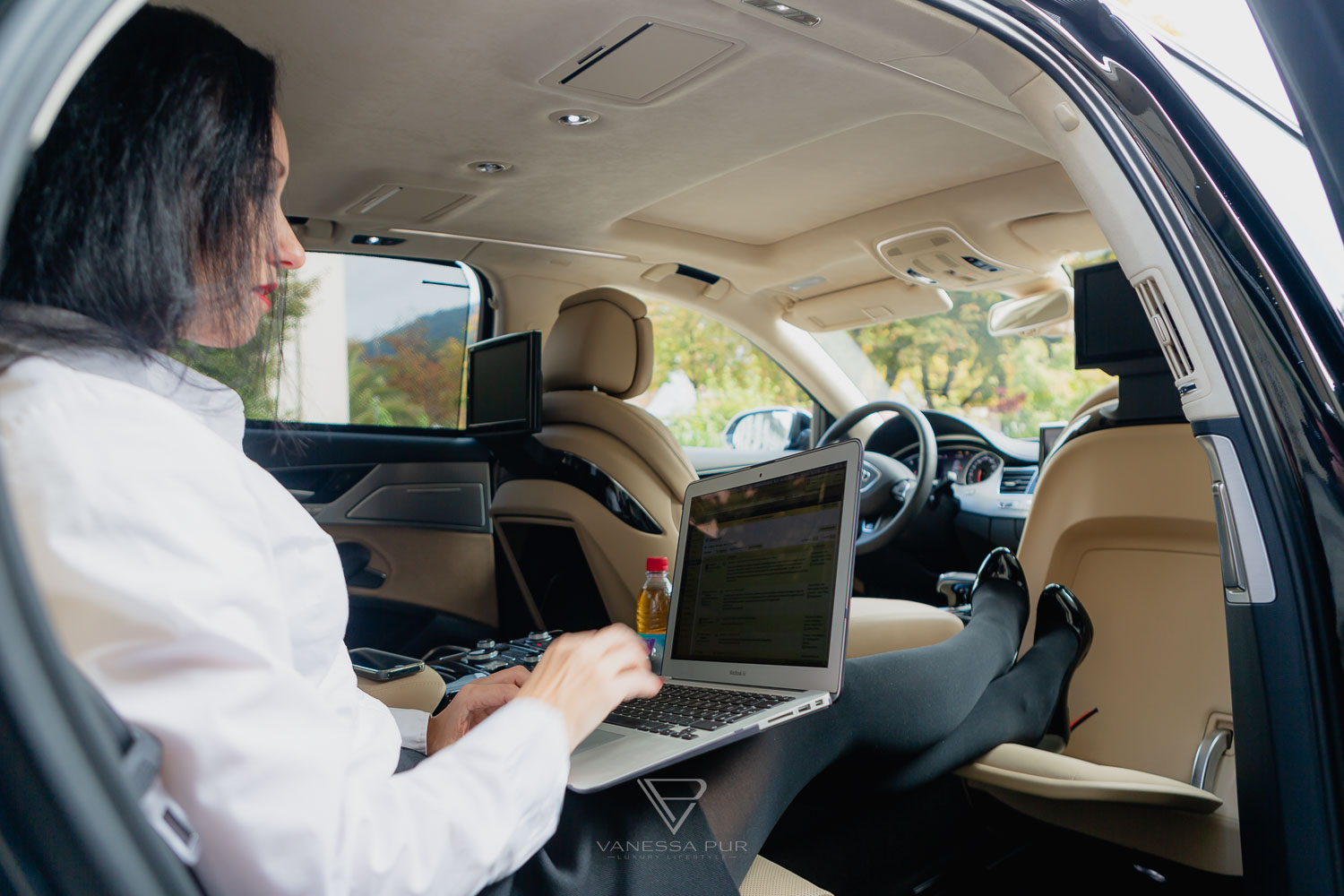 AUDI A8L 6.3 W12 - Fahrbericht mit Business Class Feeling und Luxus-Limousine Luxusauto mit Liegesitz im Test und Erfahrung zum Event als VIP