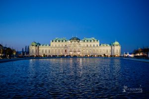 Weihnachtsstimmung Schloss Belvedere Wien Österreich - Abendstimmung und Schlosspark