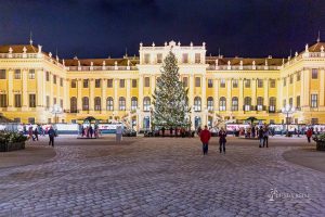 Weihnachtsmarkt Schloss Schönbrunn Wien, Österreich - Abendstimmung - Sehenswürdigkeiten