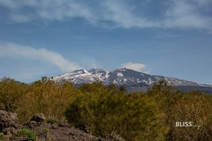 Travel tips Etna volcano in Sicily - sightseeing with crater rim and Unimog tour on Etna with snow - Etna volcano is a must-see in Sicily, a visit to the viewing platform at an altitude of 2000 meters, past lava fields