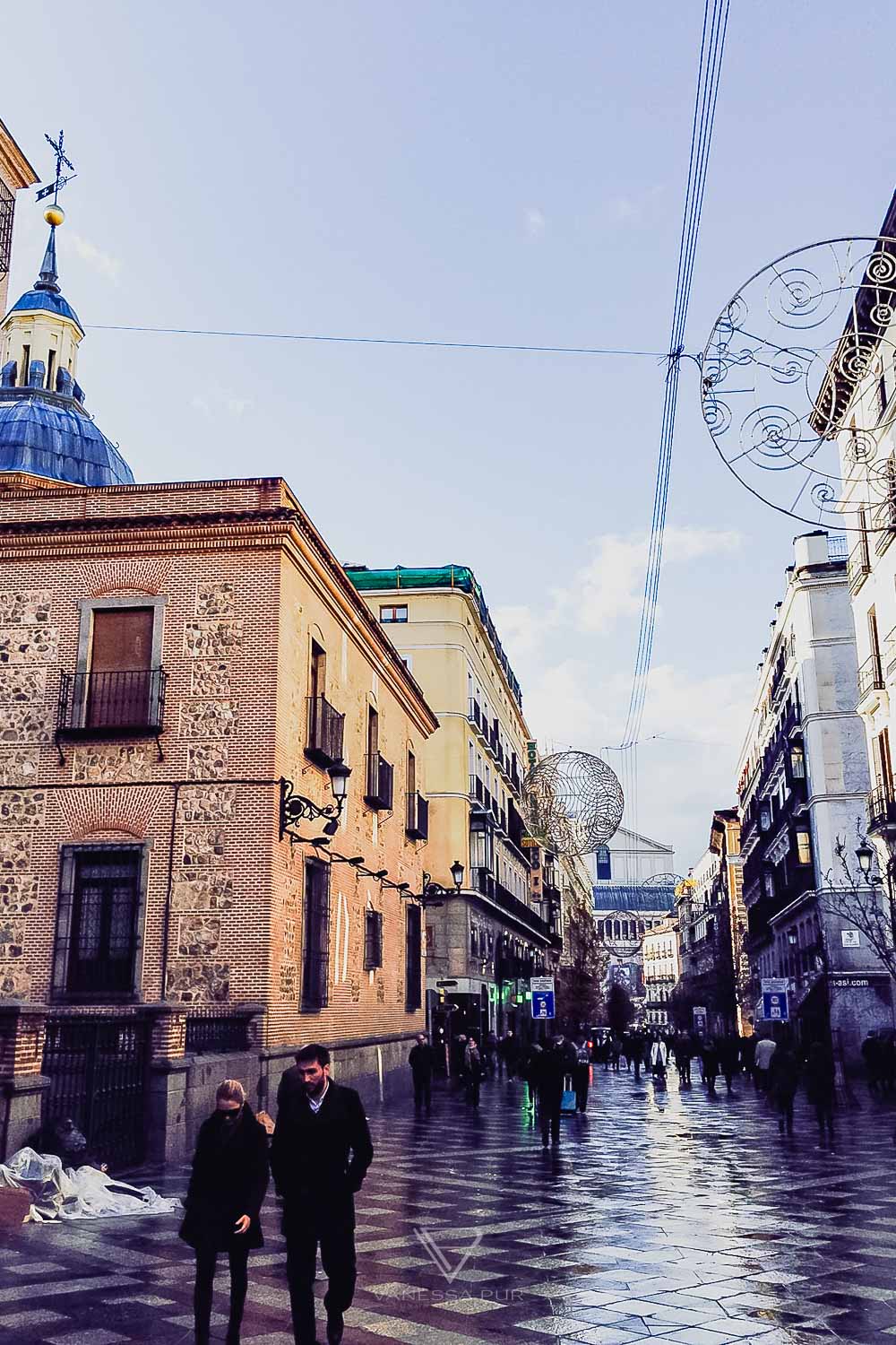 Madrid sightseeing - Top 10 - Travel tips Spain - Madrid sightseeing top 10 and travel tips for a city trip to Spain. Whether Palacio Real, Estadio Bernabeu, Tapas, Puerta del Sol,