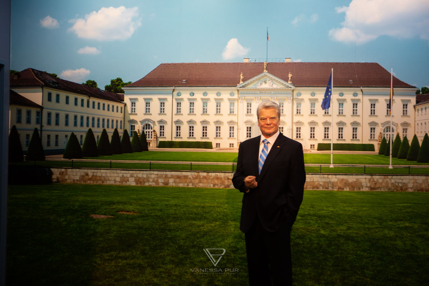 Madame Tussauds in Berlin - Stars and Celebrities - VIP Entrance - Opening Hours - Madame Tussauds in Berlin with stars and celebrities. VIP entrance and opening hours of the wax museum at the Brandenburg Gate, sightseeing Berlin