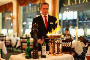 Der Bristol Grill Berlin am Kurfüstendamm in Berlin - Erlebnisgastronomie - "The Grill" am Kudamm in Berlin im KEMPI Hotel Kempinski - Der GRILL im KEMPI in Berlin - am Ku'damm - gehört seit 60 Jahren zu den Top-Restaurants. Außergewöhnliche Gäste, tolle Speisen und Zeitreise