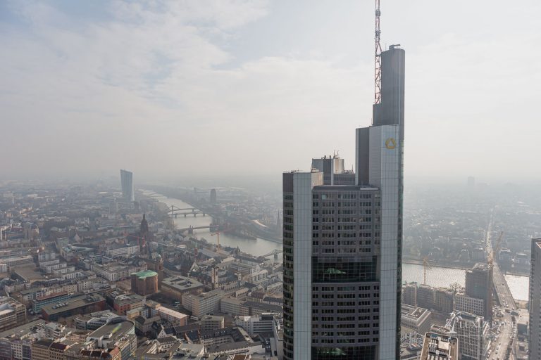 Frankfurt Sehenswürdigkeiten Stadtrundfahrt – Maserati Quattroporte SQ4