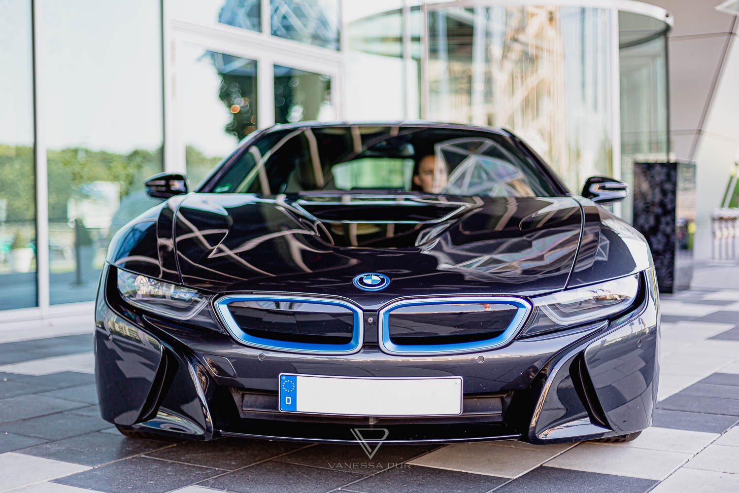BMW i8 Plugin Hybrid - motorsport driving experience electric motor BMW i8 - luxury sports car - driving experience - first impression