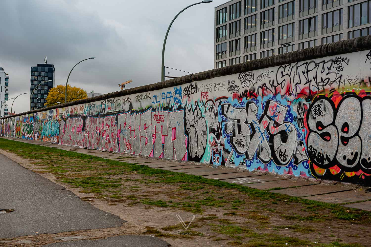 Berlin Graffiti Tour - Sights Alternative Berlin Tours - Berlin Grafitti Tour - the other side of Berlin - city tour - Berlin sights in the backyards