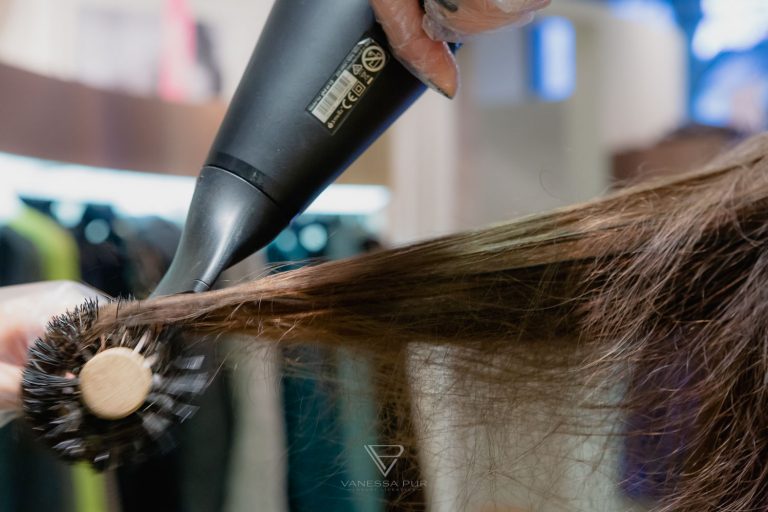 Keratin Glättung – glatte Haare mit Keratin Kur – Friseur Erfahrung