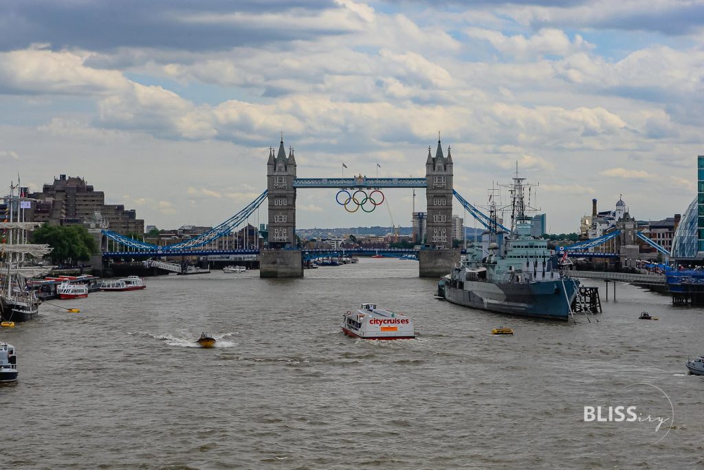 London Olympia 2012 London Sehenswürdigkeiten - Tower Bridge, Stadion, London Eye, Maskottchen, Helfer, Eröffnungsfeier