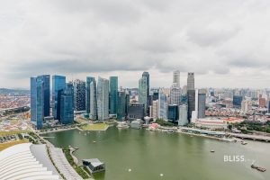 Sehenswürdigkeiten Singapur - Marina Bay Sands SkyPark - Singapur - Marina Bay Sands - Aussicht - Plattform - Reisetipps - Marina Bay Sands - Skydeck - Shopping Mall - Riesenrad Ferris Wheel - Singapore Flyer - Aussicht vom Skydeck - Größte Pool der Welt -