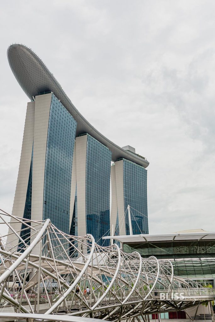 Sehenswürdigkeiten Singapur - Marina Bay Sands SkyPark - Singapur - Marina Bay Sands - Aussicht - Plattform - Reisetipps - Marina Bay Sands - Skydeck - Shopping Mall - Riesenrad Ferris Wheel - Singapore Flyer - Aussicht vom Skydeck - Größte Pool der Welt -