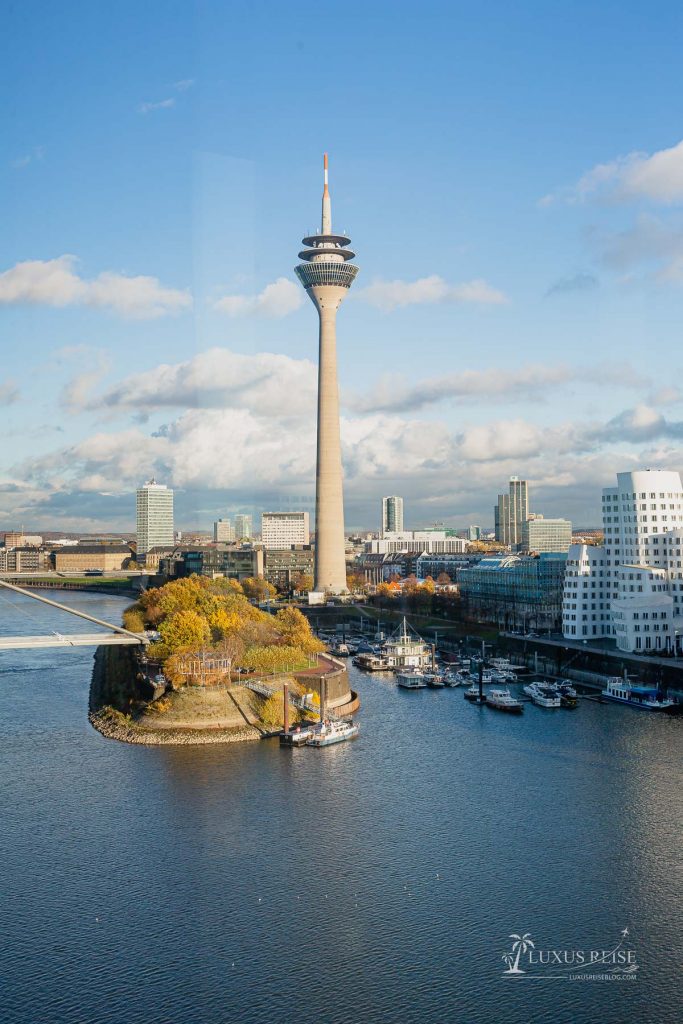 Hyatt Regency Hotel Düsseldorf am Medienhafen - Exklusiver Trip am Wochenende - Luxus mit Rheinblick - Gourmetküche, Luxuszimmer mit Ausblick und Sonnenuntergang und Sonnenaufgang über Düsseldorf