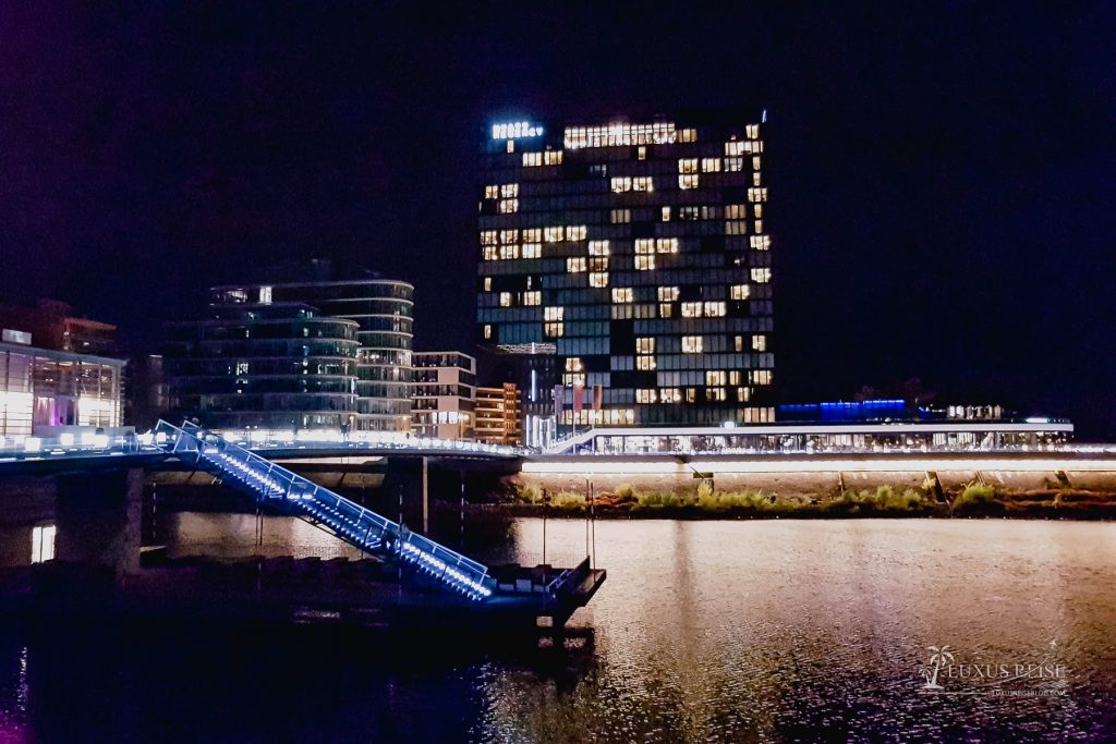 Hyatt Regency Hotel Düsseldorf am Medienhafen - Exklusiver Trip am Wochenende - Luxus mit Rheinblick - Gourmetküche, Luxuszimmer mit Ausblick und Sonnenuntergang und Sonnenaufgang über Düsseldorf