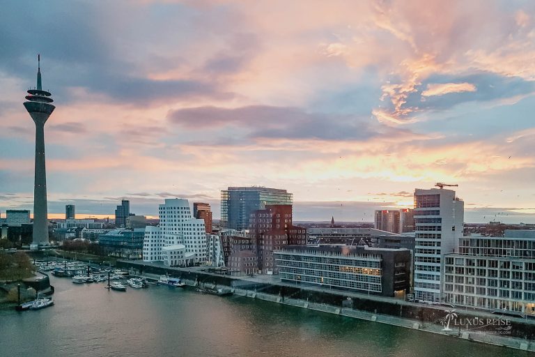 Hyatt Düsseldorf – Rheinblick am Medienhafen vom Hyatt Regency