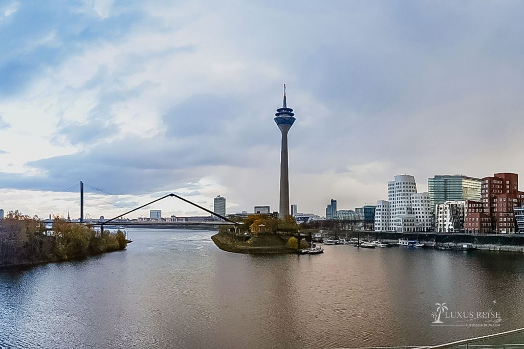 Hyatt Regency Hotel Düsseldorf am Medienhafen - Exklusiver Trip am Wochenende - Luxus mit Rheinblick - Gourmetküche, Luxuszimmer mit Ausblick und Sonnenuntergang und Sonnenaufgang über Düsseldorf