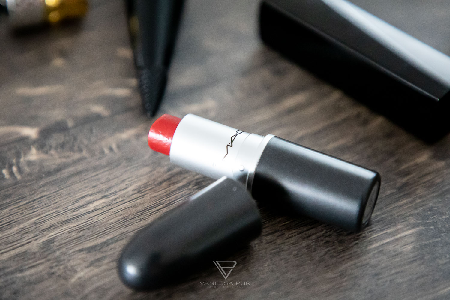 Red lipsticks - best matte colors for red lips - Red matte lipsticks - best matte colors for red lips - top 5 red lipsticks in test from MAC, Louboutin to Chanel