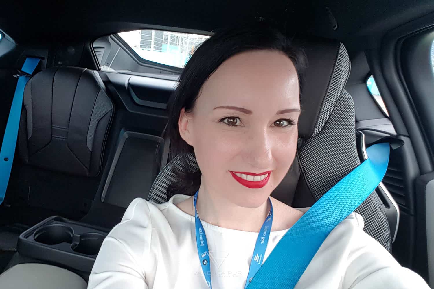 BMW i8 Fahrerlebnis auf der Formel E Rennstrecke in Berlin 16 Vanessa Pur BMW i8 Fahrerlebnis auf der Formel E Rennstrecke in Berlin - Rennstrecke & Fahrerlebnis - HarmanKardon GetElectrified Formel E Grand Prix Berlin - BMW Motorsport Event und Driving Experience mit BMW i8 ECar