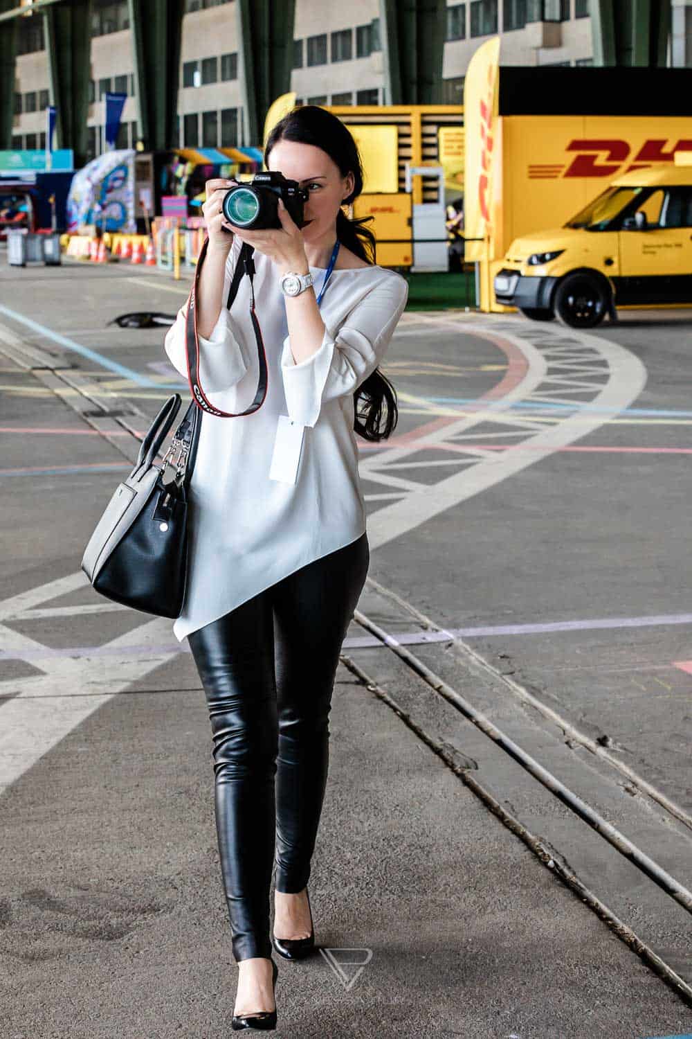 BMW i8 Fahrerlebnis auf der Formel E Rennstrecke in Berlin 6 Vanessa Pur BMW i8 Fahrerlebnis auf der Formel E Rennstrecke in Berlin - Rennstrecke & Fahrerlebnis - HarmanKardon GetElectrified Formel E Grand Prix Berlin - BMW Motorsport Event und Driving Experience mit BMW i8 ECar