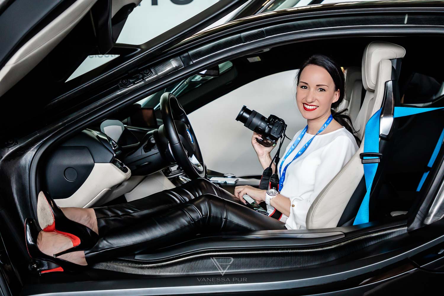 Vanessa Pur BMW i8 Fahrerlebnis auf der Formel E Rennstrecke in Berlin - Rennstrecke & Fahrerlebnis - HarmanKardon GetElectrified Formel E Grand Prix Berlin - BMW Motorsport Event und Driving Experience mit BMW i8 ECar