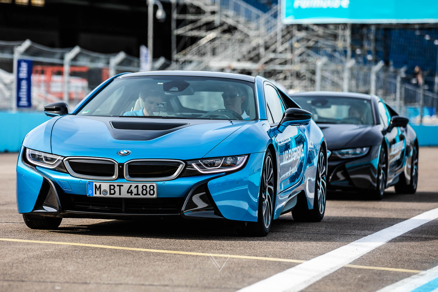 BMW i8 Fahrerlebnis auf der Formel E Rennstrecke in Berlin - Rennstrecke & Fahrerlebnis - HarmanKardon GetElectrified Formel E Grand Prix Berlin - BMW Motorsport Event und Driving Experience mit BMW i8 ECar