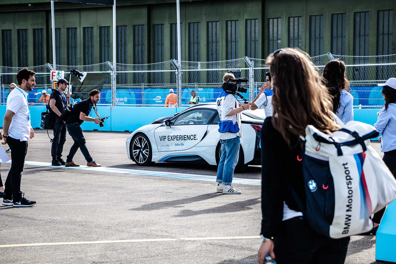 BMW i8 Fahrerlebnis auf der Formel E Rennstrecke in Berlin - Rennstrecke & Fahrerlebnis - HarmanKardon GetElectrified Formel E Grand Prix Berlin - BMW Motorsport Event und Driving Experience mit BMW i8 ECar