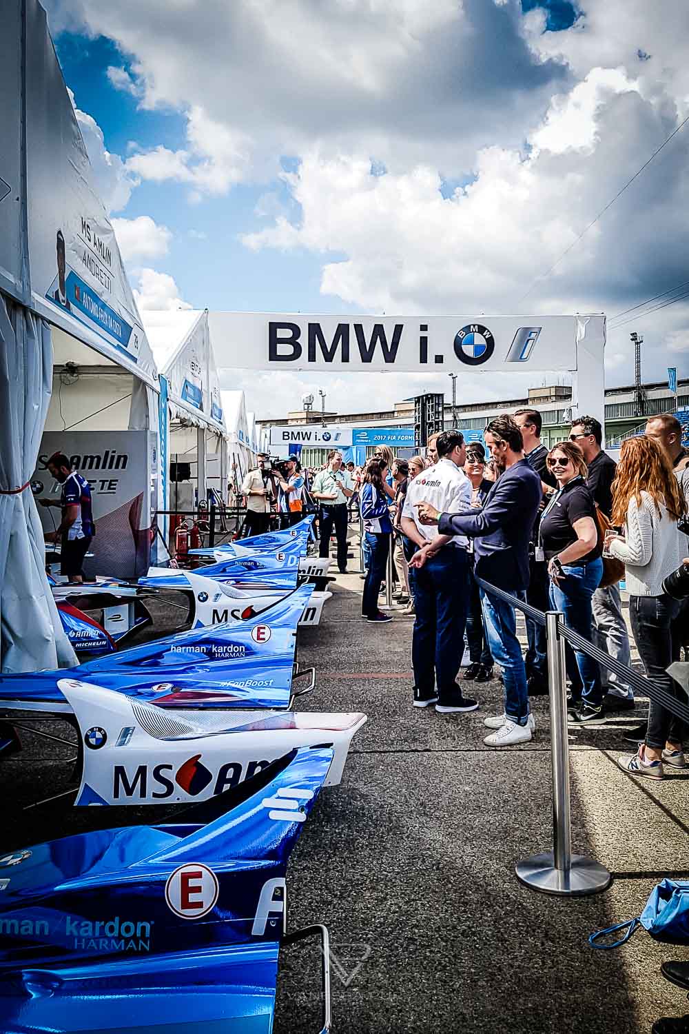 Formula E race motorsport in Berlin - Tempelhof Airport - VIP at MS Amlin Andretti Racing Team - FIA Formula E - Electric Streetracing - Grid Girl - Speed Event Motorsport Event Blogger