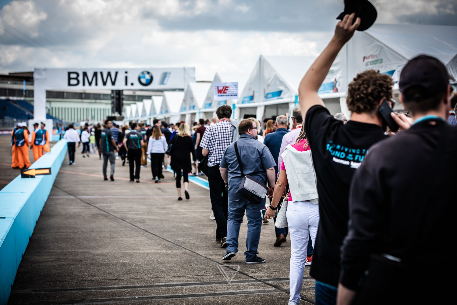 Formula E race motorsport in Berlin - Tempelhof Airport - VIP at MS Amlin Andretti Racing Team - FIA Formula E - Electric Streetracing - Grid Girl - Speed Event Motorsport Event Blogger