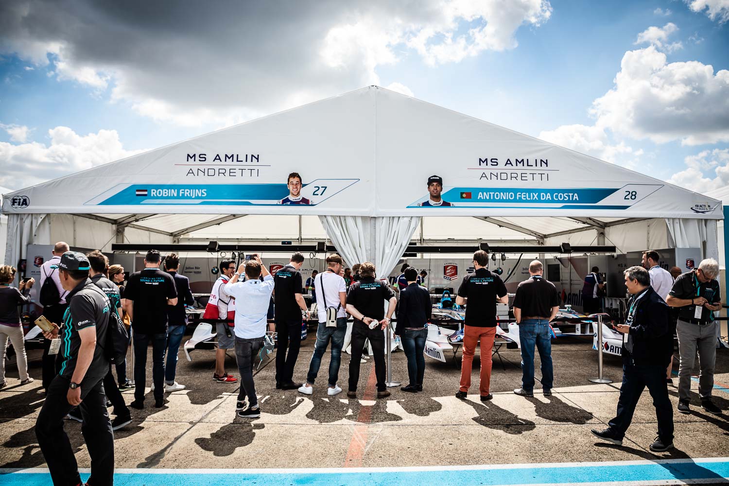 Formula E race motorsport in Berlin - Tempelhof Airport - VIP at MS Amlin Andretti Racing Team - FIA Formula E - Electric Streetracing - Grid Girl - Speed Event Motorsport Event Blogger