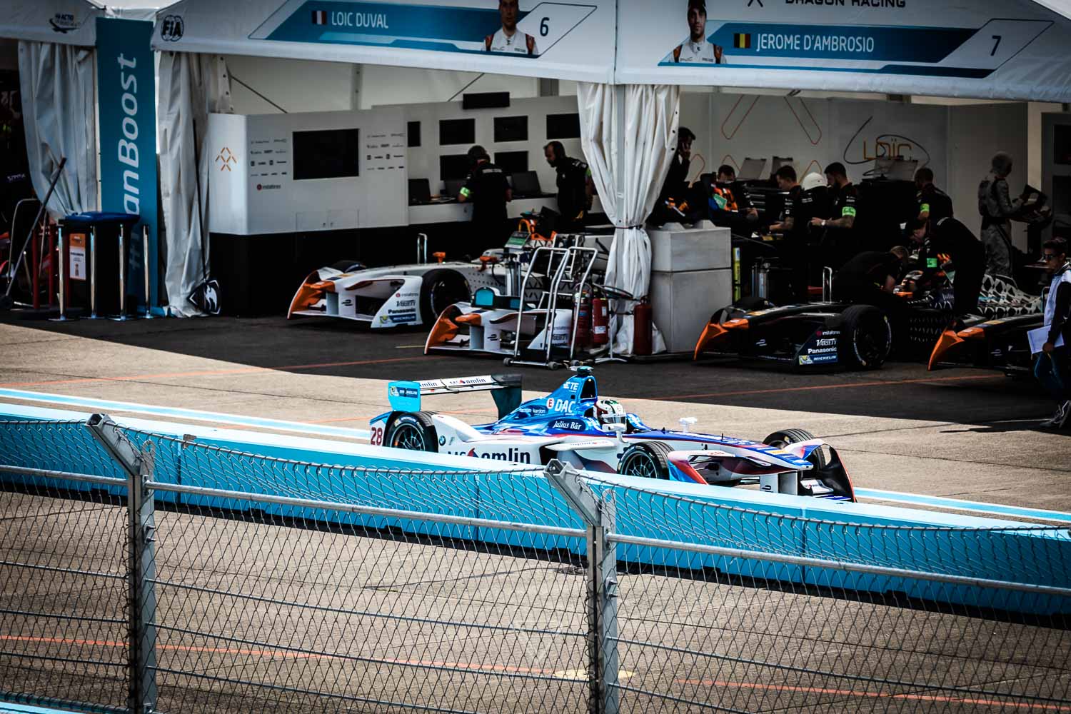 Formula E race motorsport in Berlin - Tempelhof Airport - VIP at MS Amlin Andretti Racing Team - FIA Formula E - Electric Streetracing - Grid Girl - Speed Event Motorsport Event Blogger