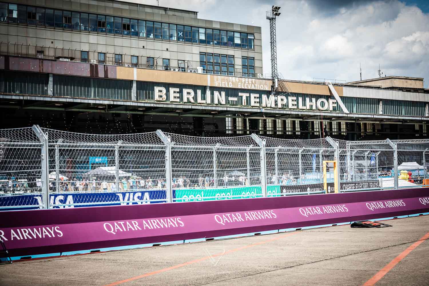 Formula E race motorsport in Berlin - Tempelhof Airport - VIP at MS Amlin Andretti Racing Team - FIA Formula E - Electric Streetracing - Grid Girl - Speed Event Motorsport Event Blogger