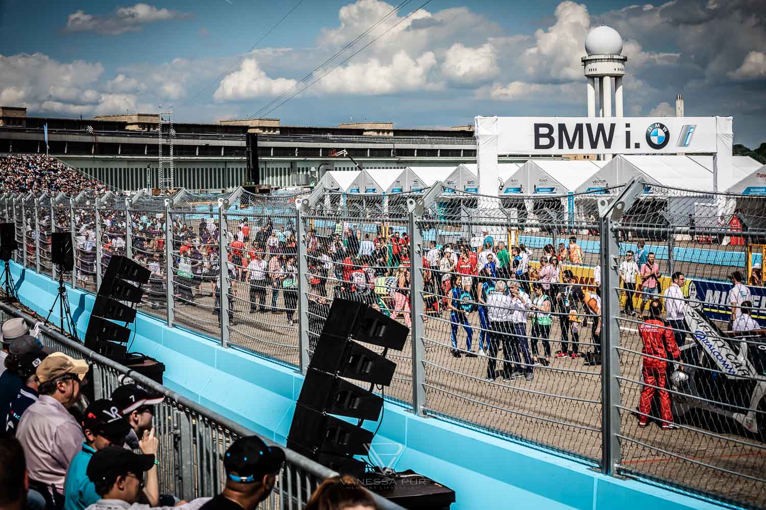 Formula E race motorsport in Berlin - Tempelhof Airport - VIP at MS Amlin Andretti Racing Team - FIA Formula E - Electric Streetracing - Grid Girl - Speed Event Motorsport Event Blogger