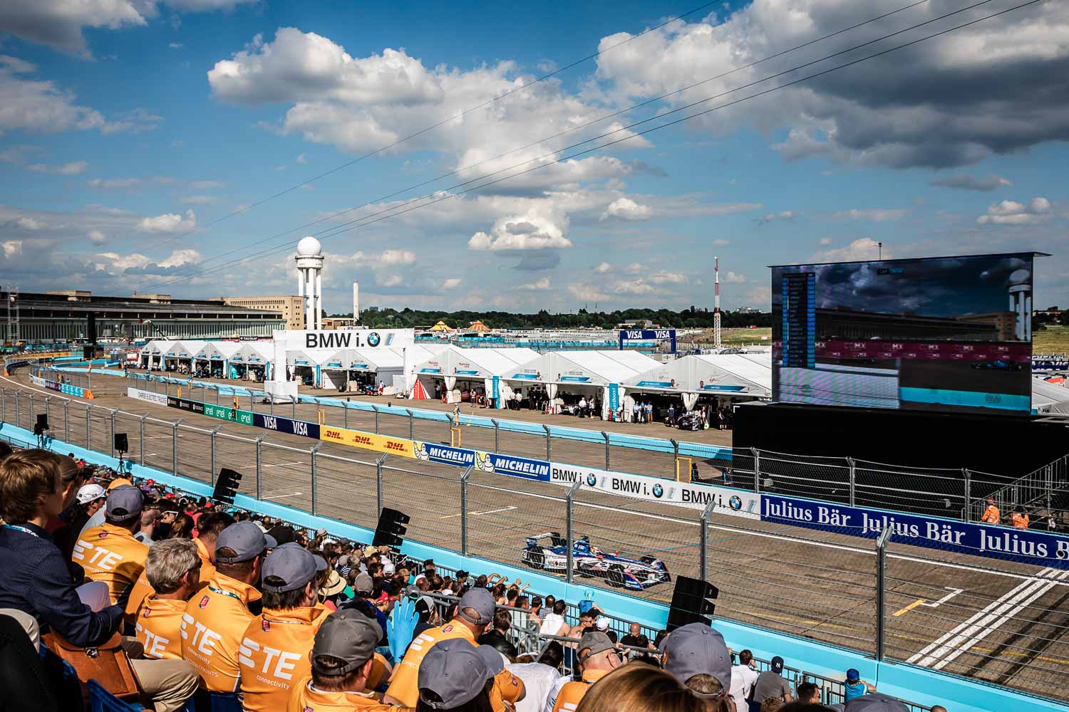 Formula E race motorsport in Berlin - Tempelhof Airport - VIP at MS Amlin Andretti Racing Team - FIA Formula E - Electric Streetracing - Grid Girl - Speed Event Motorsport Event Blogger