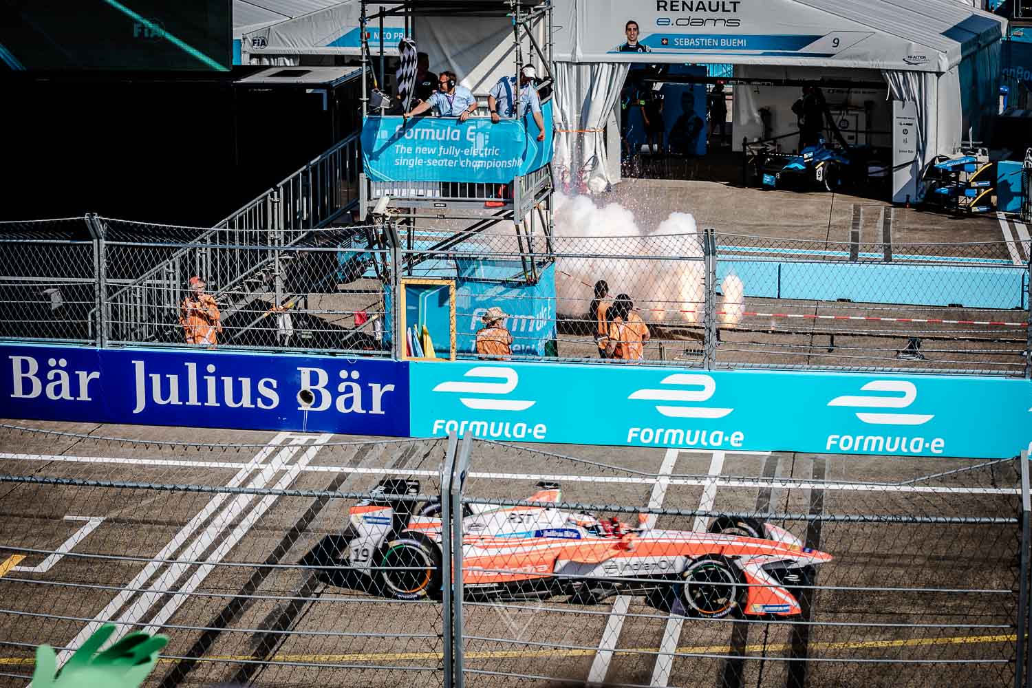 Formula E race motorsport in Berlin - Tempelhof Airport - VIP at MS Amlin Andretti Racing Team - FIA Formula E - Electric Streetracing - Grid Girl - Speed Event Motorsport Event Blogger