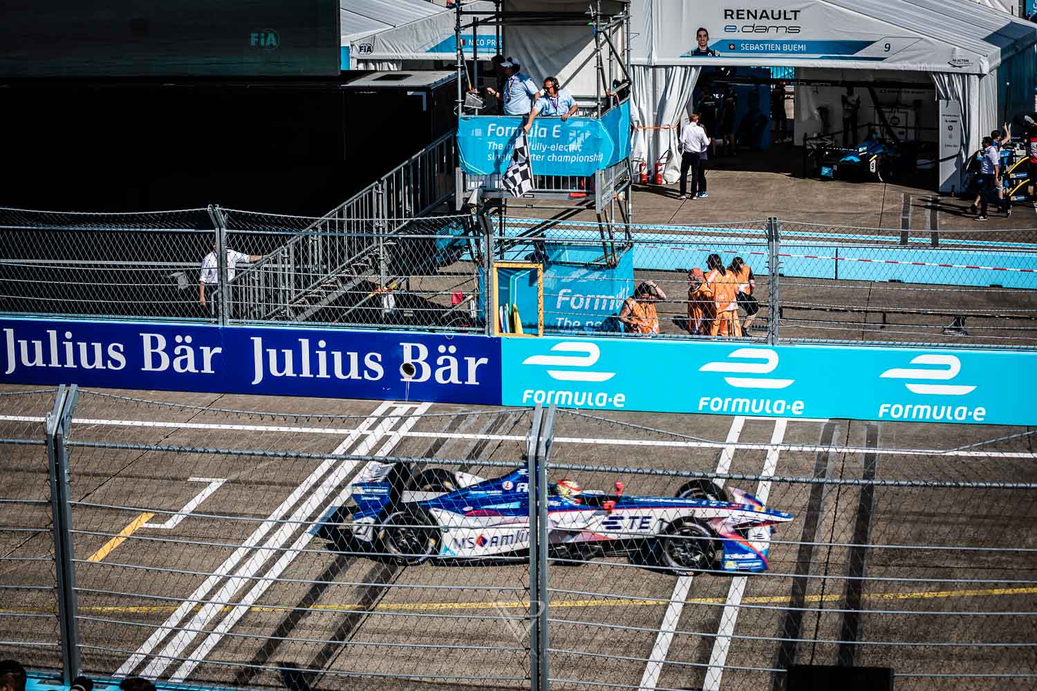 Formula E race motorsport in Berlin - Tempelhof Airport - VIP at MS Amlin Andretti Racing Team - FIA Formula E - Electric Streetracing - Grid Girl - Speed Event Motorsport Event Blogger