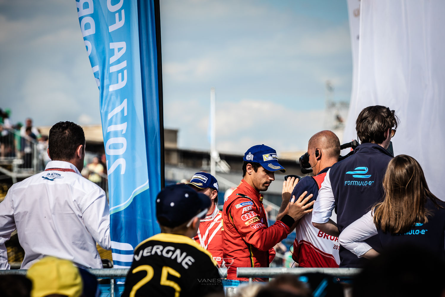 Formula E race motorsport in Berlin - Tempelhof Airport - VIP at MS Amlin Andretti Racing Team - FIA Formula E - Electric Streetracing - Grid Girl - Speed Event Motorsport Event Blogger