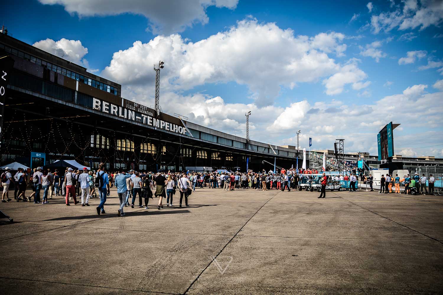 Formel E Rennen in Berlin - Flughafen Tempelhof - VIP bei MS Amlin Andretti Racing Team - FIA Formula E - Electric Streetracing - Grid Girl - Speed Event Motorsport Event Blogger