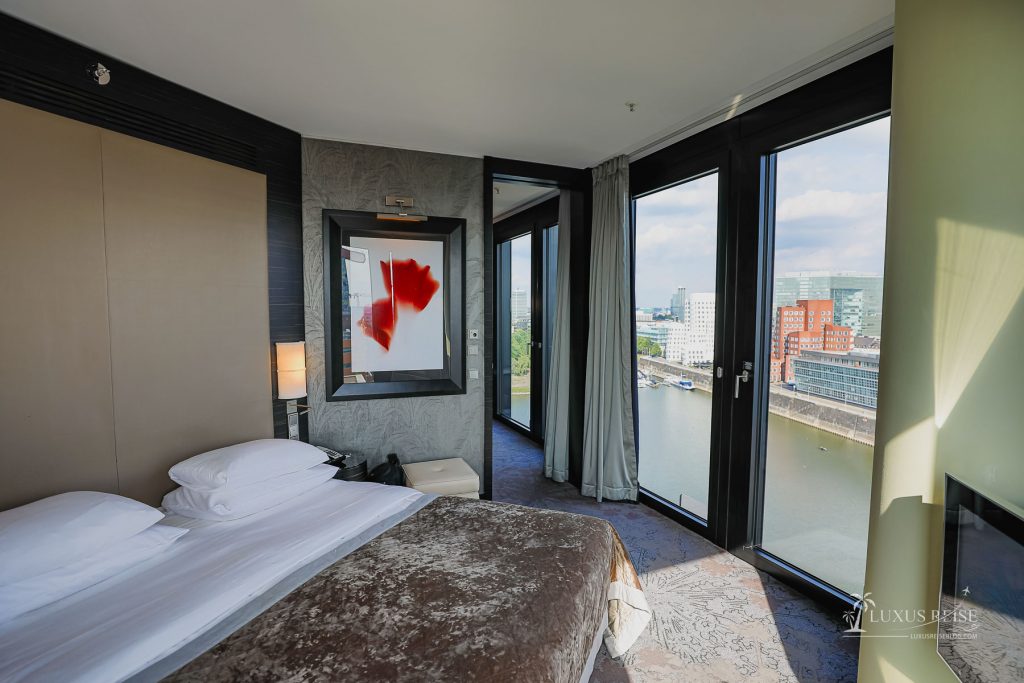 Hotel Hyatt Regency Düsseldorf - Luxushotel in Düsseldorf - Ausblick Medienhafen, Frühstück im Bett, Restaurant, Suite im Hyatt