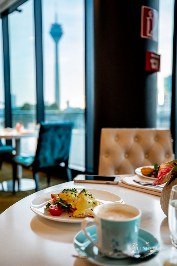 Hotel Hyatt Regency Düsseldorf - Luxushotel in Düsseldorf - Ausblick Medienhafen, Frühstück im Bett, Restaurant, Suite im Hyatt