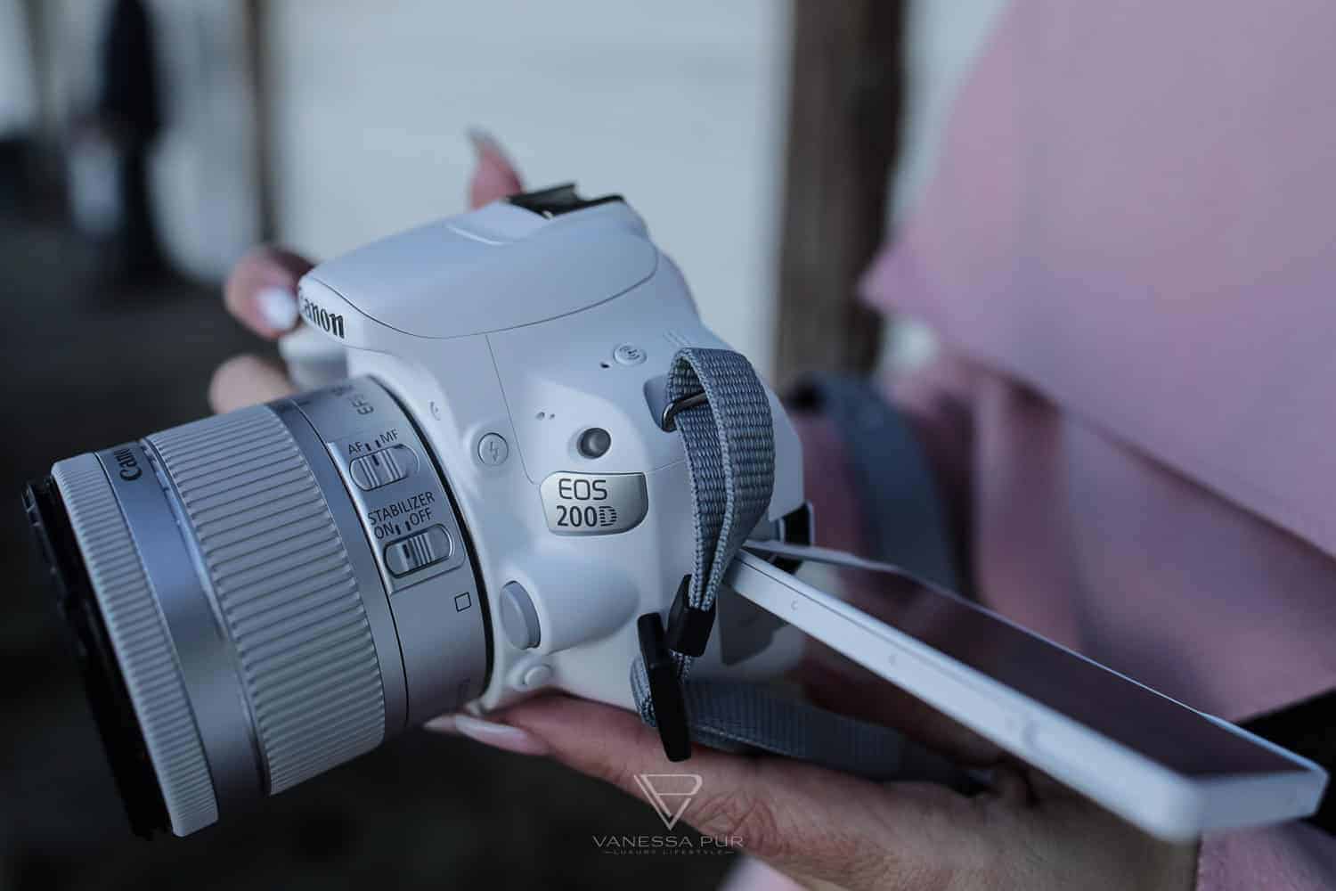 Kamera für Blogger - Kamera Einstellungen verstehen - Bessere Fashion Fotos für Fashionblogger 1 CANON 200D - Die Einstiegskamera für Blogger, YouTuber, Hobbyfotografen - CANON EOS 200D Rebel SL2 Review Test - Photos - Einsteigerkamera und Bewertung der weißen Spiegelreflexkamera DSLR für Blogger und YouTuber - Technik-Blogger - Erfahrung und Eindruecke