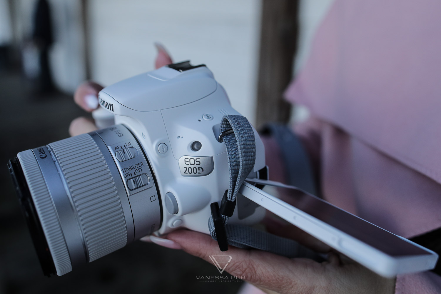 CANON 200D - The entry-level camera for bloggers, YouTuber, amateur photographers - CANON EOS 200D Rebel SL2 Review Test - Photos - Entry-level camera and evaluation of the white SLR DSLR for bloggers and YouTuber - Technology Blogger - Experience and Impressions