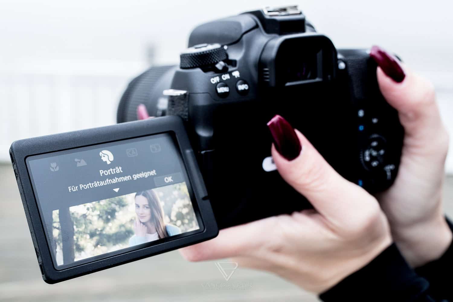 Kamera für Blogger - Kamera Einstellungen verstehen - Bessere Fashion Fotos für Fashionblogger 7 Canon 77D - Die Allround-Kamera für YouTuber, Blogger, Hobbyfotografen - Erfahrungen - Canon 77D Produkttest und Bewertung - Erfahrung mit der Canon Kamera - Technikblogger Vanessa Pur - Vergleich Canon EOS 200D vs. EOS 800D vs. 77D - Unterschiede, Vorteile, Handling - Kamera für Blogger - Kamera Einstellungen verstehen - Bessere Fashion Fotos für Fashionblogger