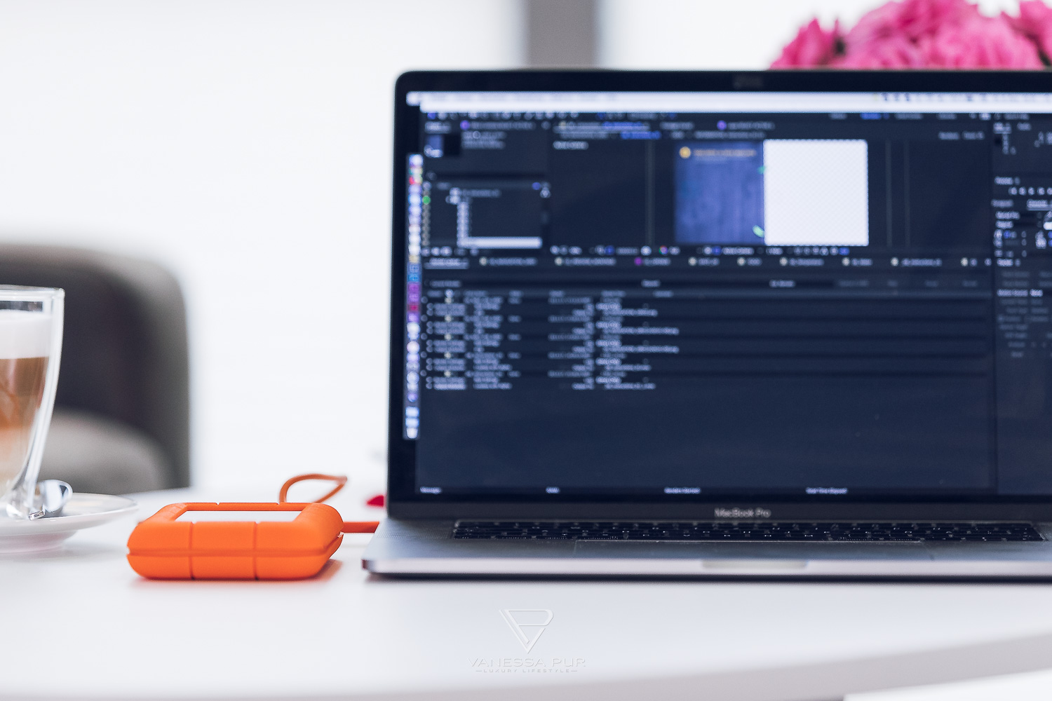 LaCie Rugged Thunderbolt USB 3.0 1TB SSD hard drive in review - high-speed for video editing? La Cie Rugged USB-C 1TB SSD external hard drive - review, experience and product test of the harddrive for youtuber, blogger, videographer and photographer - Tech Blog Vanessa Pur