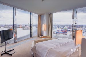 Westin Hotel Hamburg Elbphilharmonie - Luxushotel in Hamburg - Bewertung und Erfahrung - Luxusreiseblog - Aussicht Elbphilharmonie und Plaza - Suiten und Zimmer