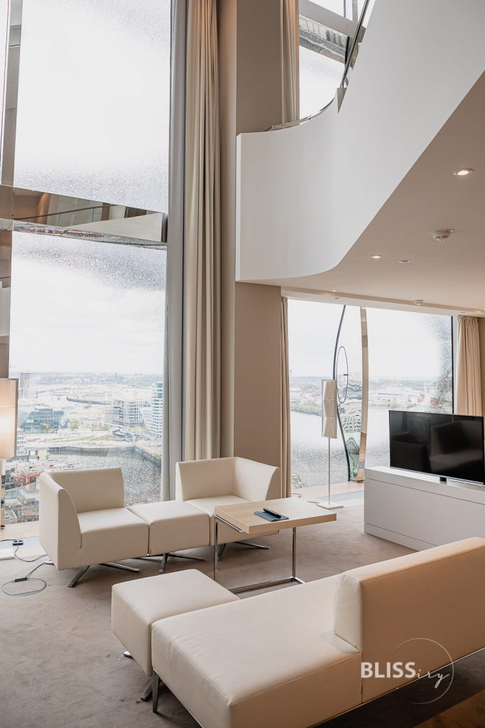 Westin Hotel Hamburg Elbphilharmonie - Luxushotel in Hamburg - Bewertung und Erfahrung - Luxusreiseblog - Aussicht Elbphilharmonie und Plaza - Suiten und Zimmer