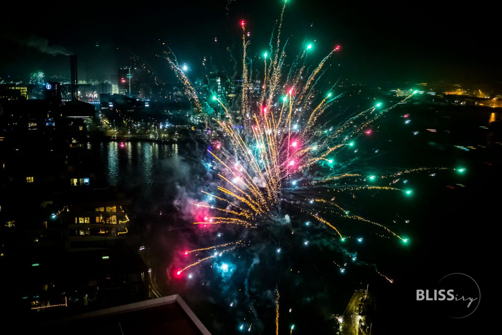 Silvester in Hamburg - Hotel Westin Hamburg Elbphilharmonie - Silvester Hamburg Feuerwerk Elbphilharmonie - Westin Hotel Hamburg - Ausblick Hamburg Hafencity und Elbe - Reiseblog Vanessa Pur