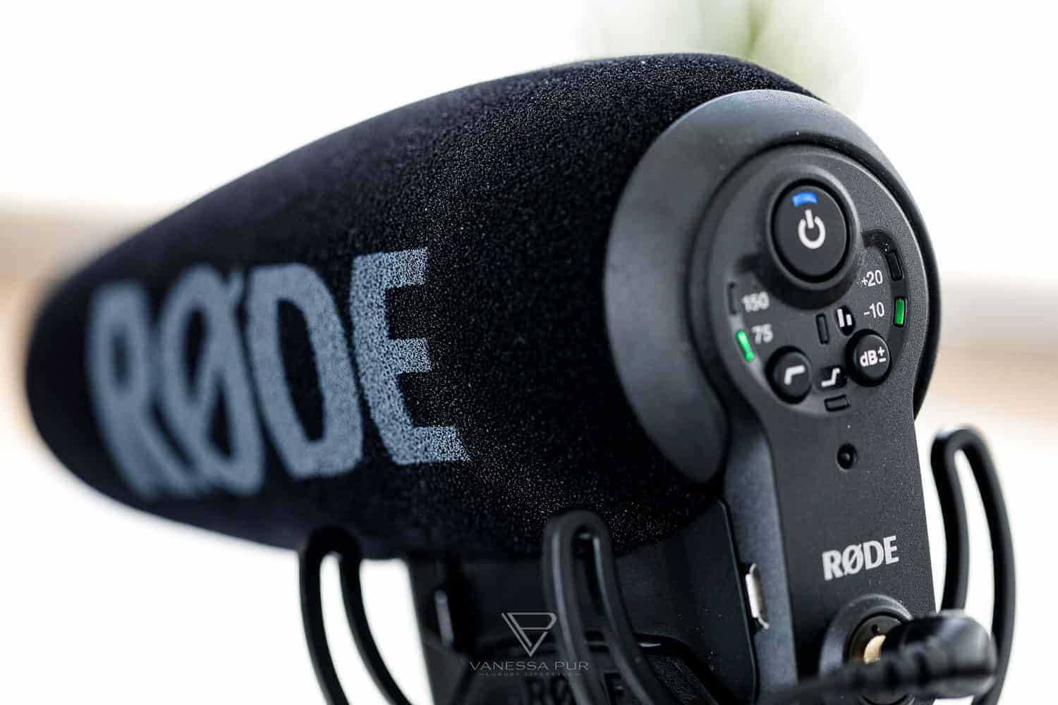 YouTuber Ausrüstung für Anfänger - YouTube Kameraausrüstung 6 Bestes Mikrofon für YouTube und Vlogger? Das Rode Videomic Pro+ im Test - Rode Videomic Pro+ - bestes Mikrofon für YouTuber und Videofilmer