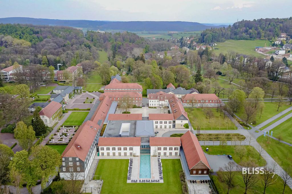 Bad Driburg Wellness im Gräflichen Park - Spa, Sauna und Pool Wochenende - Wellness in NRW - Beste Wellnesshotels - Top Wellnessangebote - Spa Blogger Wellness Blogger - Luxusreiseblog - Luxushotel Vorstellung - Wellness- und SPA Erlebnis in NRW - Wo kann man eine Auszeit machen - Erholung und Romantik-Wochenende im Park - Fine-Dining in OWL - Teutoburger Wald - Gräflicher Park Grand Resort Bad Driburg - Ayurveda Kochkunst mit Eckhard Fischer - Thomas Blümel Küchenchef - Gesundheit und Wellnessblog - Fitnessblogger