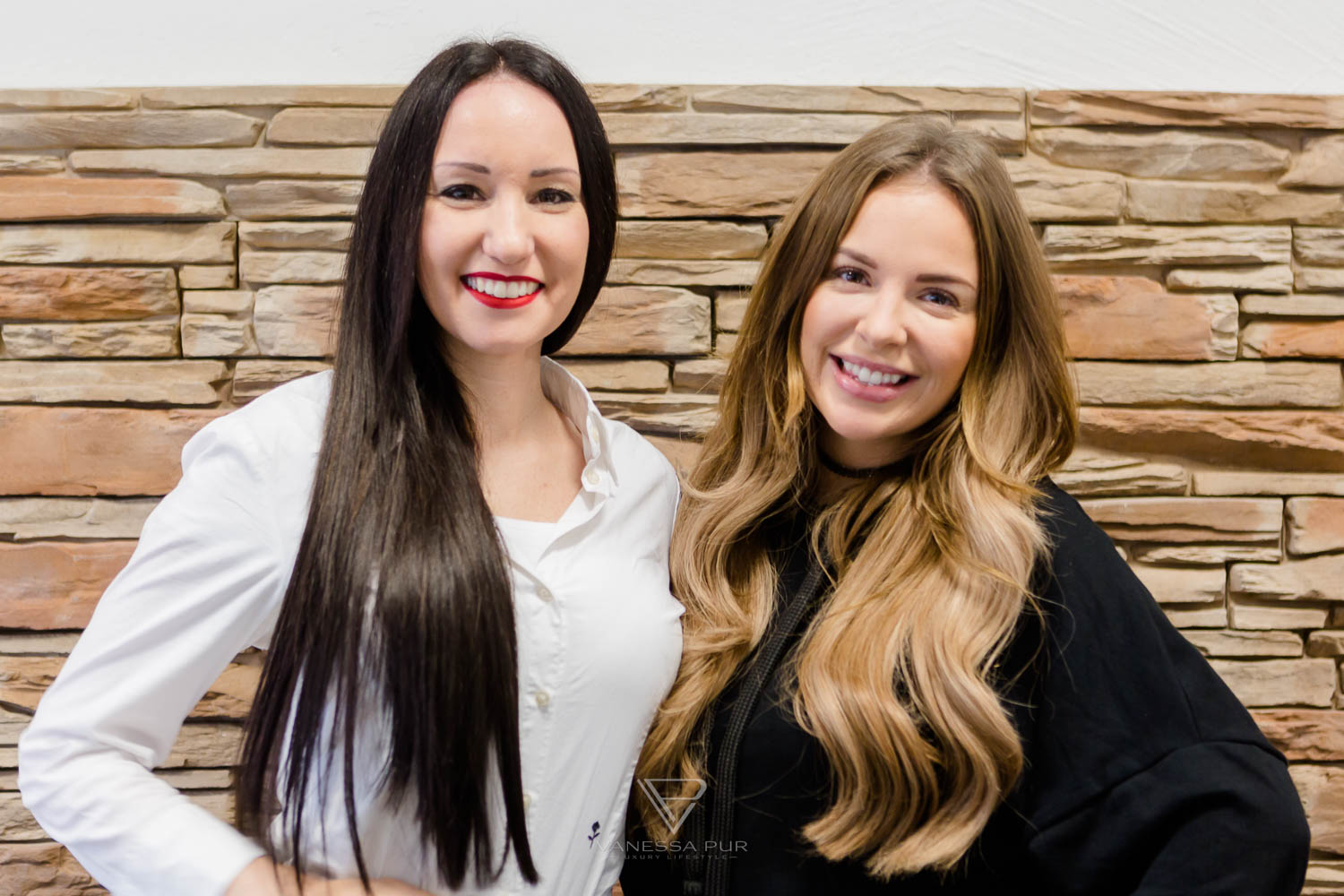Tape Extensions Experience - Comparison with Bondings - Hair Extension - Extensions - Tapes, Bondings or Clips - Which method is good? How much do hair extensions cost? Where can you get hair extensions done? Who is the best hairdresser? What are the disadvantages of hair extensions