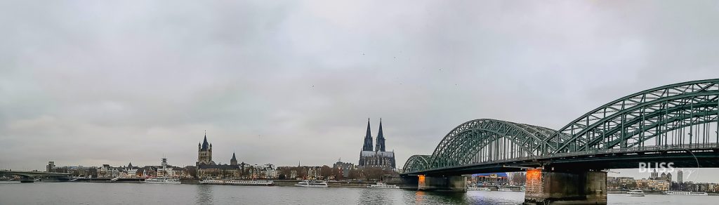 Luxushotel Hyatt Köln - Domblick vom Hyatt Regency Köln - Hyatt Regency Köln - Von Frühstück bis Meeting - Hyatt Regency Hotel Köln - Bester Blick auf Kölner Altstadt und Kölner Dom - Hohenzollernbrücke - Luxushotel - Am Kennedyufer Cologne - Glashaus Restaurant - Spa und Wellness in Köln - Luxusblogger