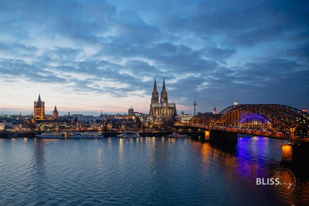 Luxushotel Hyatt Köln - Domblick vom Hyatt Regency Köln - Hyatt Regency Köln - Von Frühstück bis Meeting - Hyatt Regency Hotel Köln - Bester Blick auf Kölner Altstadt und Kölner Dom - Hohenzollernbrücke - Luxushotel - Am Kennedyufer Cologne - Glashaus Restaurant - Spa und Wellness in Köln - Luxusblogger