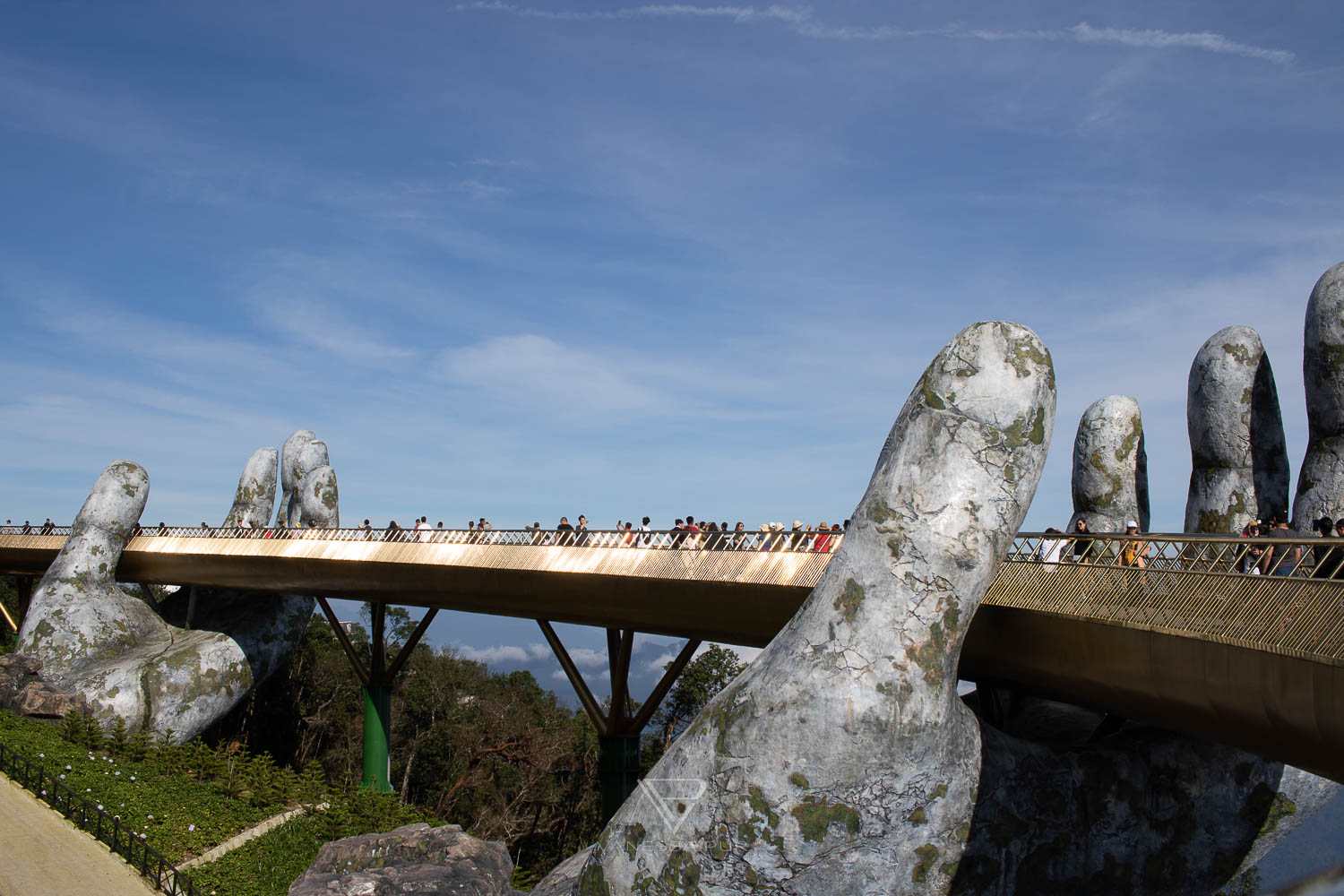 Vietnam Sehenswürdigkeiten Top 10 - Region Da Nang - Reisetipps für Vietnam Sehenswürdigkeiten Top 10 aus der Region Da Nang. Strände, Händebrücke Golden Bridge, Marble Mountains, Museum,